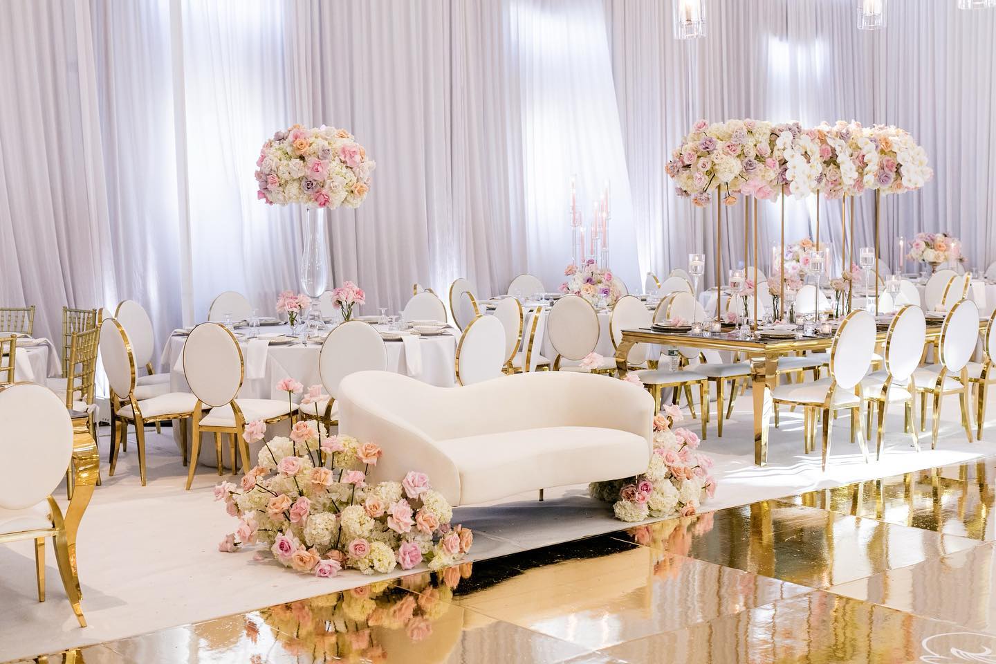The Plethora of Wedding Sofa Styles